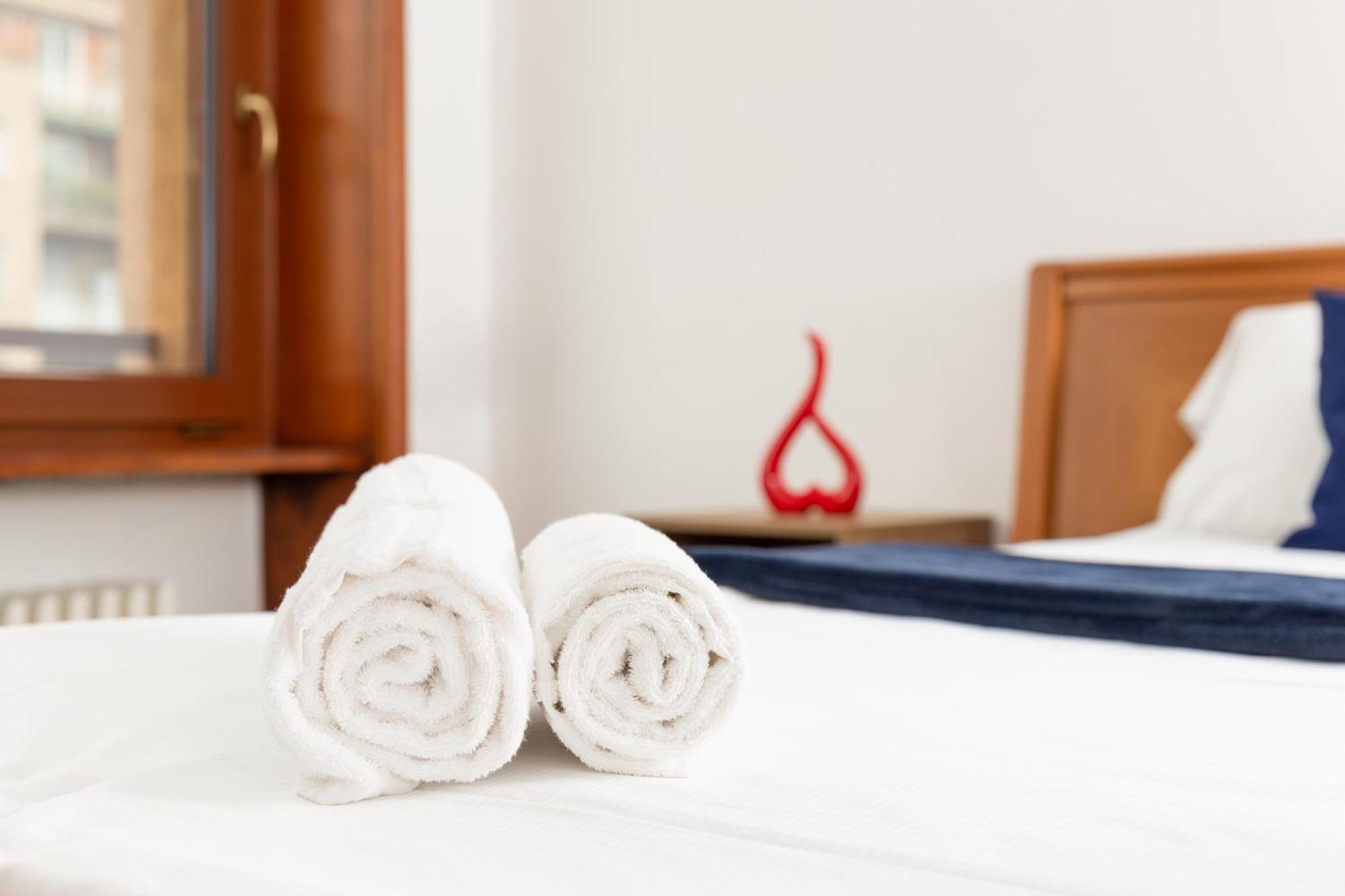 Free Parking - 5 Star - Sauna Luxury Apartment มิลาน ภายนอก รูปภาพ