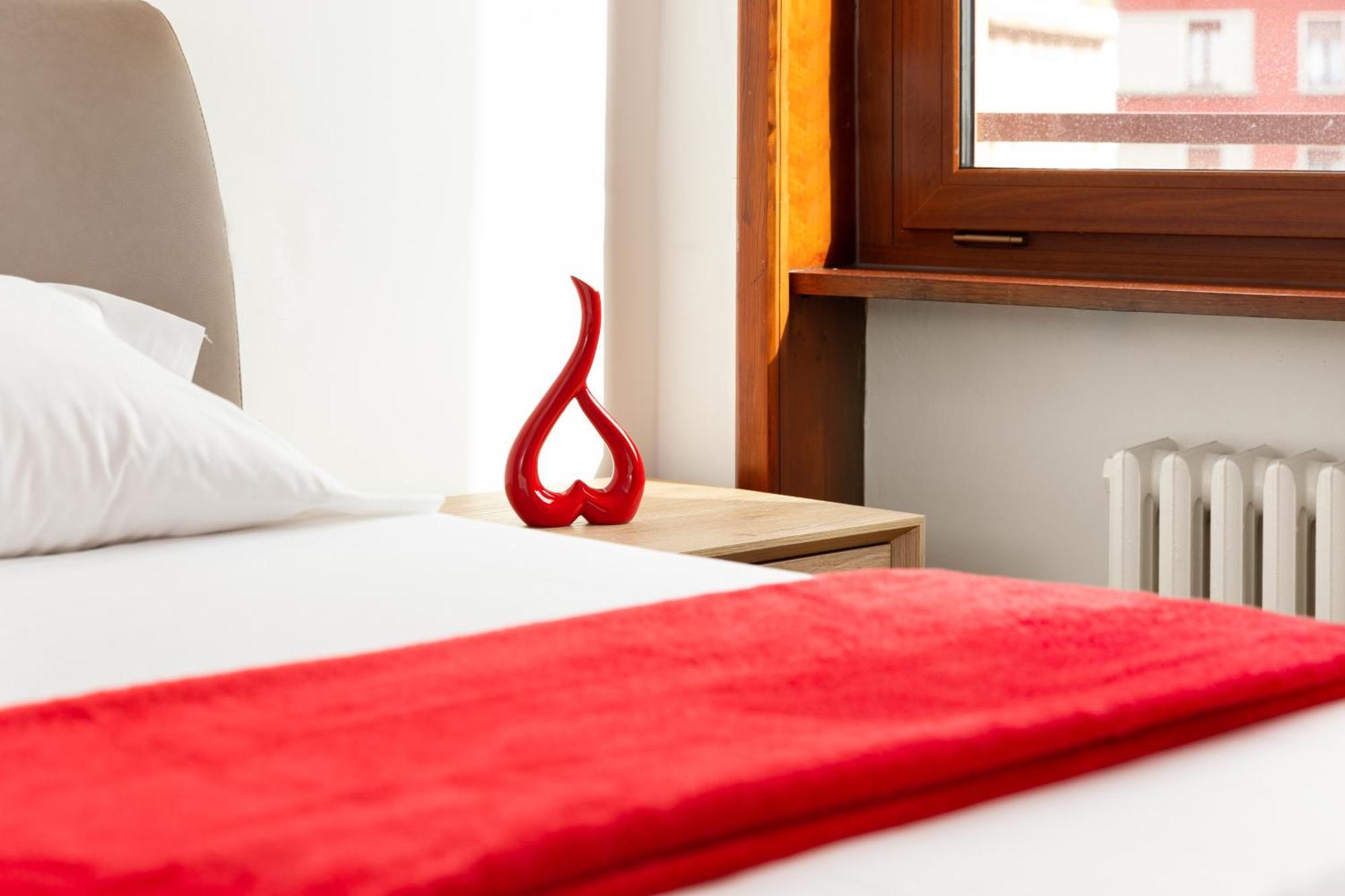 Free Parking - 5 Star - Sauna Luxury Apartment มิลาน ภายนอก รูปภาพ
