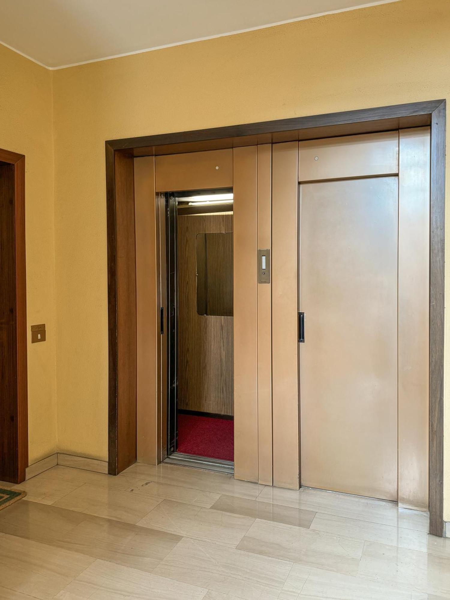 Free Parking - 5 Star - Sauna Luxury Apartment มิลาน ภายนอก รูปภาพ
